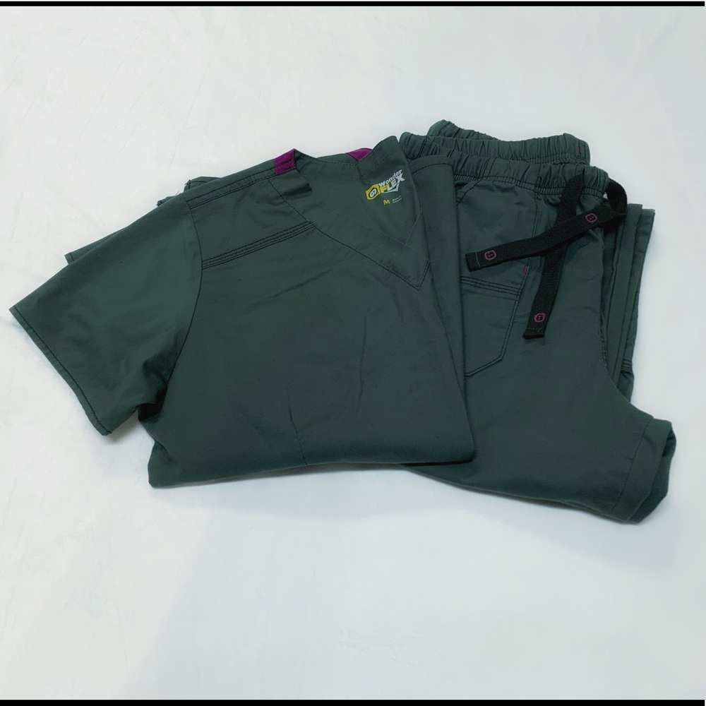 WonderWink Scrubs Size Medium in Army Green Set